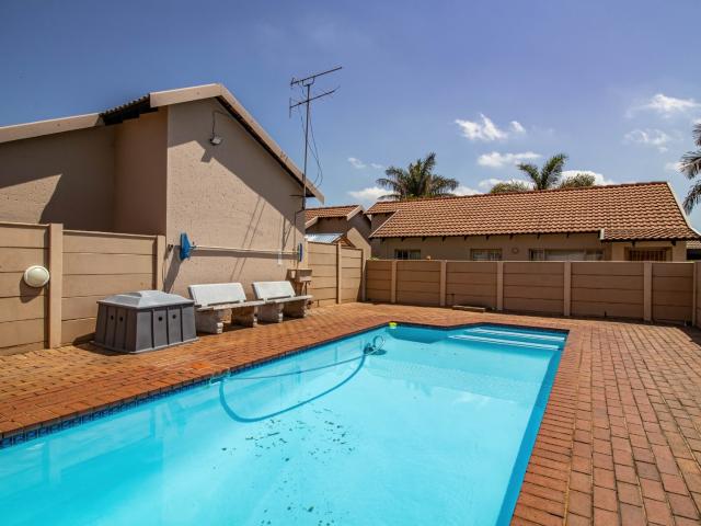 Townhouse for sale in Nooitgedacht, Gauteng