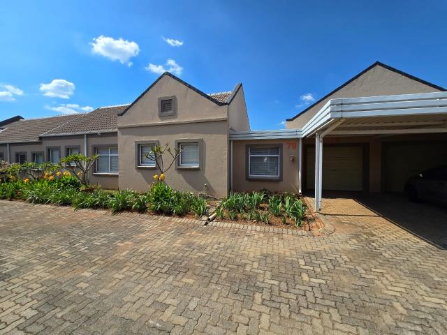 Townhouse for sale in Waterkloof, Gauteng