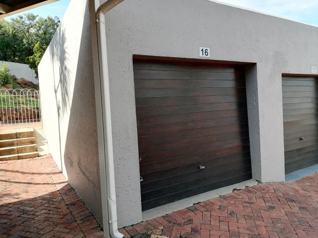 Townhouse for sale in Vosloorus, Gauteng