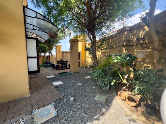 Townhouse for sale in Vosloorus, Gauteng