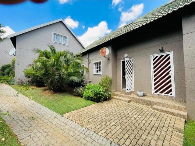 Townhouse for sale in Vosloorus, Gauteng