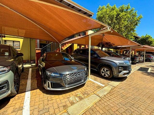 Townhouse for sale in Vosloorus, Gauteng