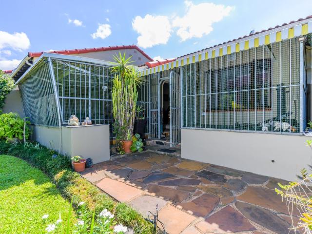 Townhouse for sale in Seaview, Kwazulu-natal