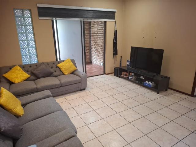 Townhouse for sale in Vosloorus, Gauteng