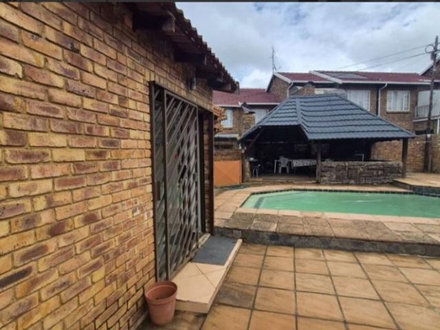 Townhouse for sale in Ekurhuleni, Gauteng