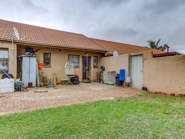 Townhouse for sale in Birchleigh North, Ekurhuleni