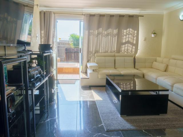 Townhouse for sale in Vosloorus, Gauteng