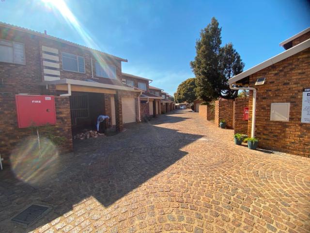 Townhouse for sale in Brackenhurst, Ekurhuleni