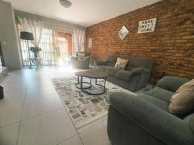 Townhouse for sale in Brackenhurst, Ekurhuleni
