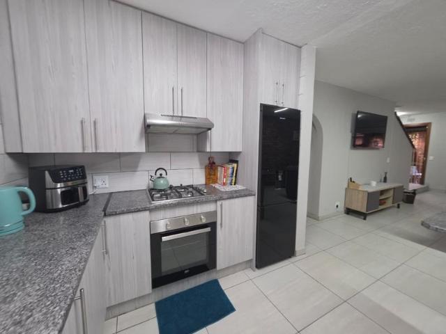Townhouse for sale in Brackenhurst, Ekurhuleni