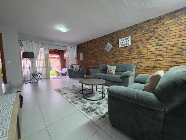 Townhouse for sale in Brackenhurst, Ekurhuleni