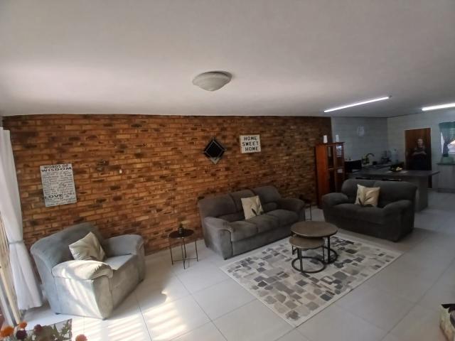 Townhouse for sale in Brackenhurst, Ekurhuleni