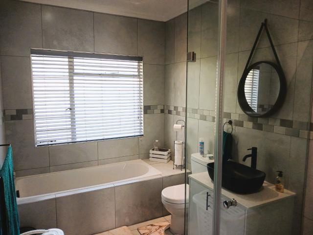 Townhouse for sale in Brackenhurst, Ekurhuleni