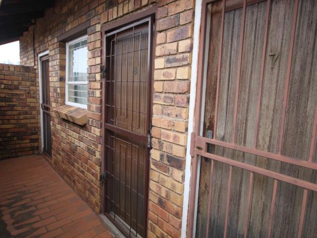 Townhouse for sale in Vosloorus, Gauteng