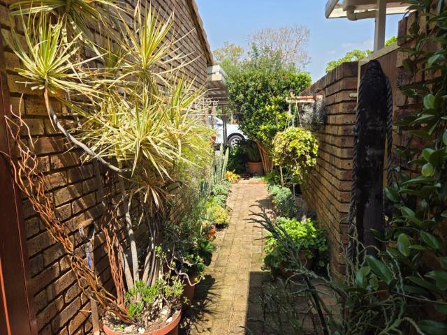 Townhouse for sale in Waterkloof, Gauteng