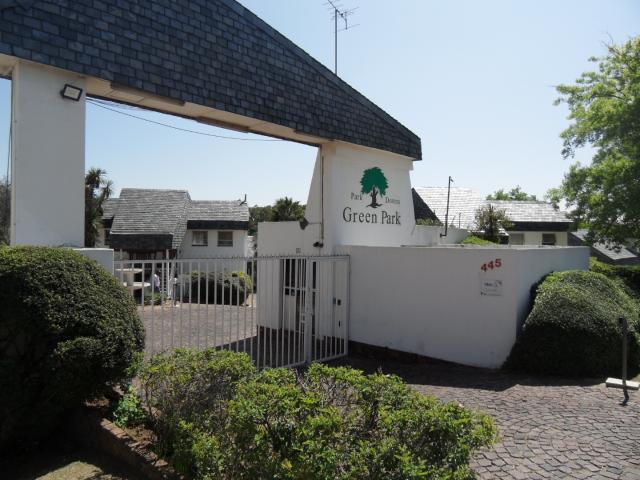 Townhouse for sale in Vosloorus, Gauteng