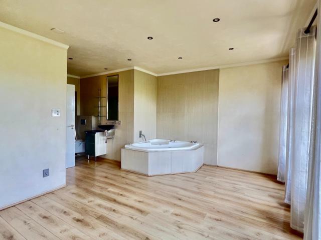 Townhouse for sale in Waterkloof, Gauteng