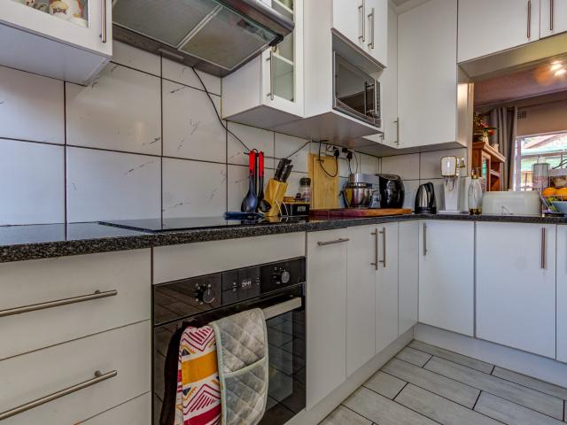 Townhouse for sale in Edleen, Ekurhuleni