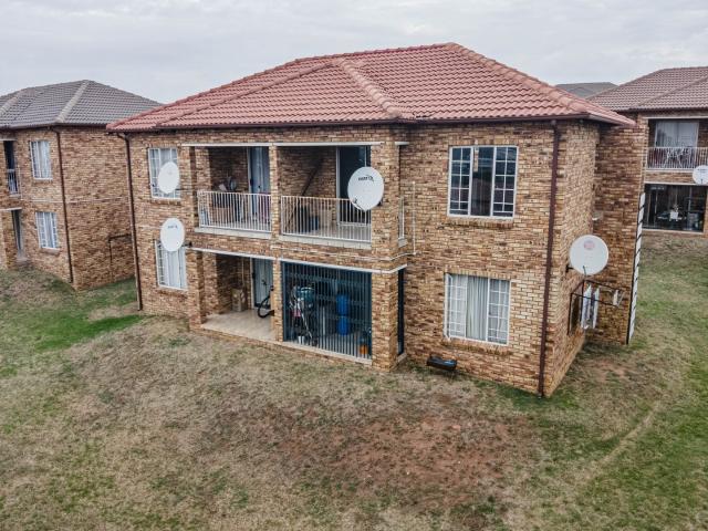 Townhouse for sale in Vosloorus, Gauteng