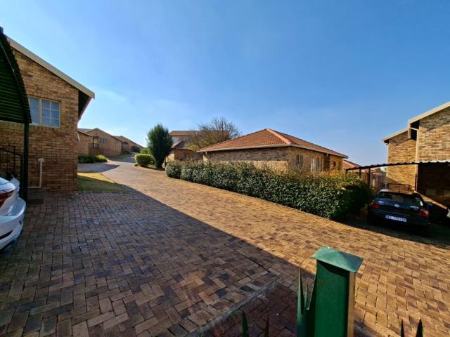 Townhouse for sale in Vosloorus, Gauteng