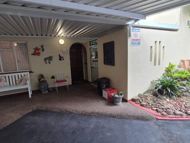 Townhouse for sale in Queensburgh, Kwazulu-natal