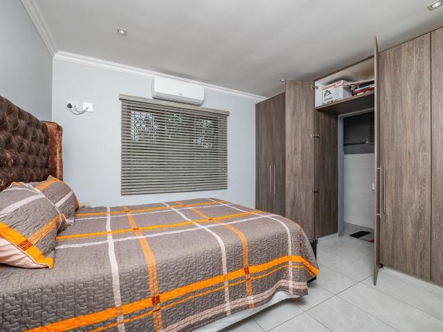 Townhouse for sale in Queensburgh, Kwazulu-natal