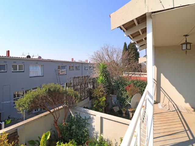 Townhouse for sale in Vosloorus, Gauteng