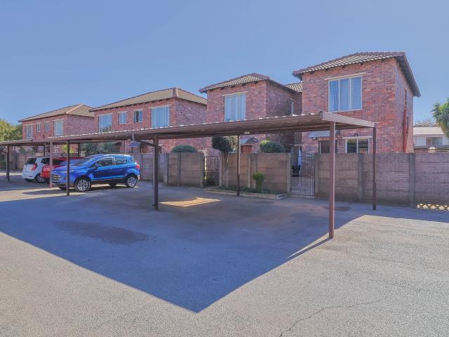 Townhouse for sale in Nooitgedacht, Gauteng