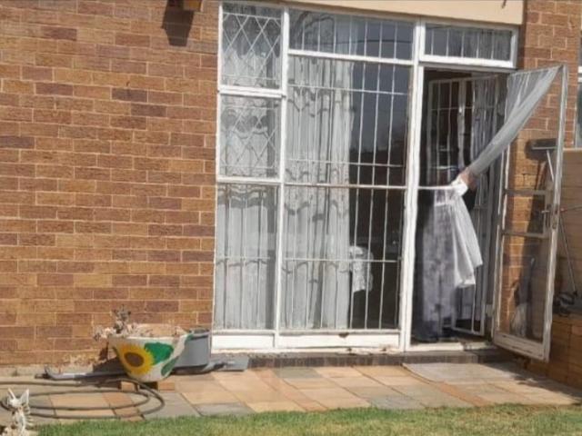Townhouse for sale in Vosloorus, Gauteng