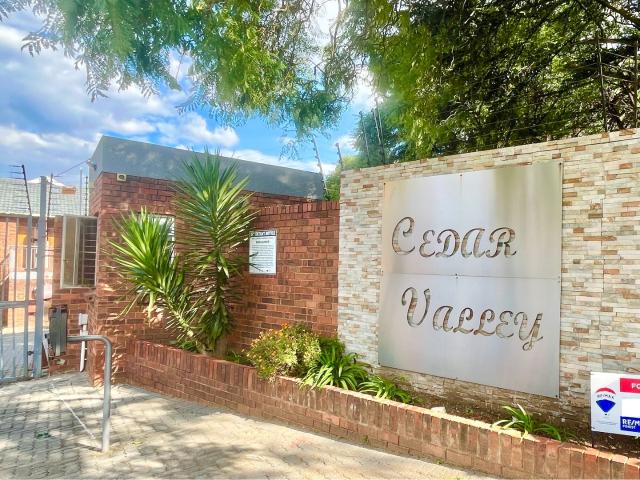 Townhouse for sale in Vosloorus, Gauteng