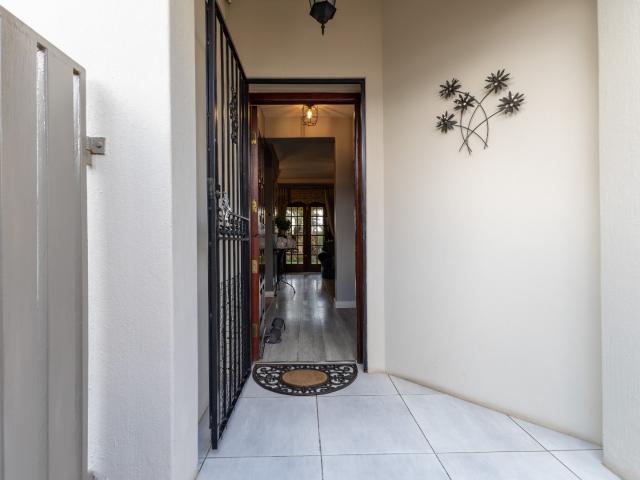 Townhouse for sale in Waterkloof, Gauteng