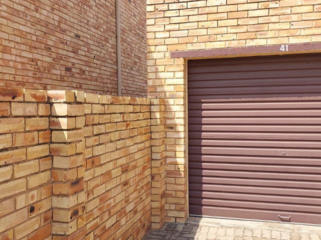 Townhouse for sale in Ekurhuleni, Gauteng
