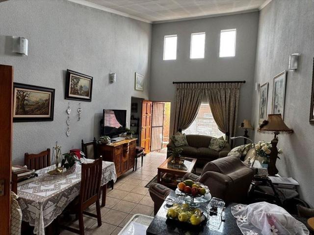 Townhouse for sale in Glenmarais, Ekurhuleni