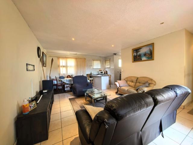 Townhouse for sale in Vosloorus, Gauteng