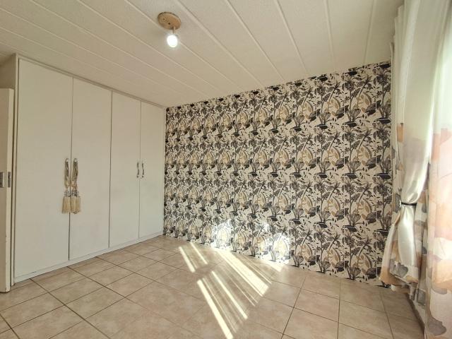 Townhouse for sale in Vosloorus, Gauteng