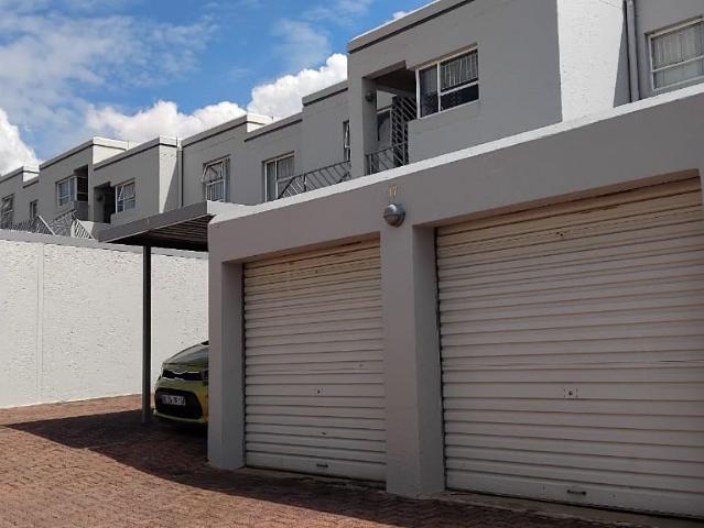 Townhouse for sale in Vosloorus, Gauteng