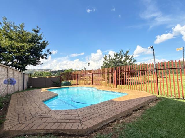 Townhouse for sale in Vosloorus, Gauteng