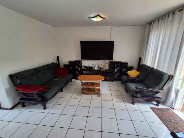 Townhouse for sale in Vosloorus, Gauteng