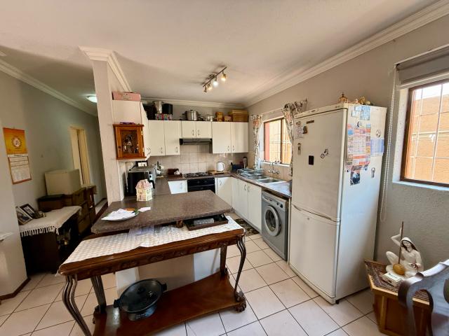 Townhouse for sale in Vosloorus, Gauteng