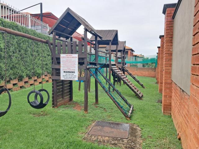 Townhouse for sale in Vosloorus, Gauteng