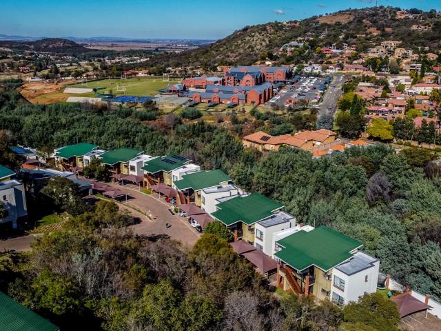 Townhouse for sale in Johannesburg, South & Alberton