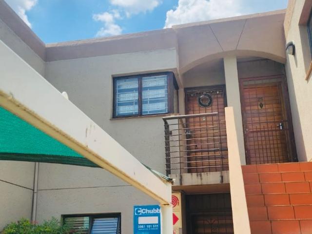 Townhouse for sale in Vosloorus, Gauteng