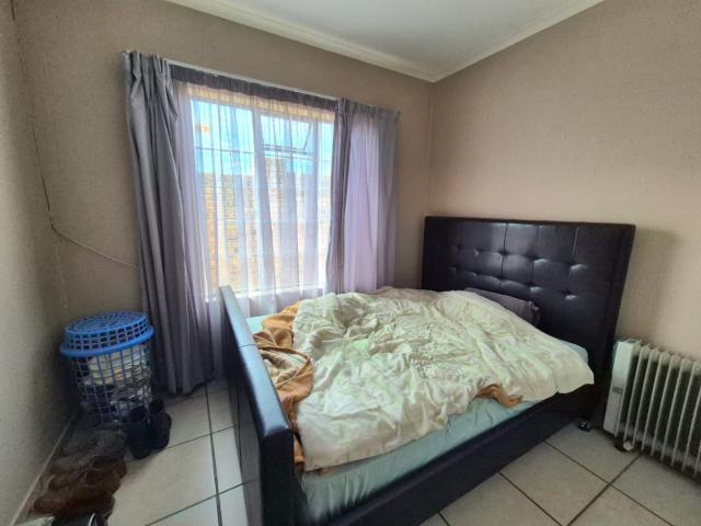 Townhouse for sale in Mohlakeng, Gauteng