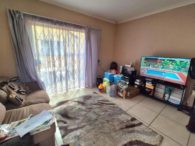 Townhouse for sale in Mohlakeng, Gauteng