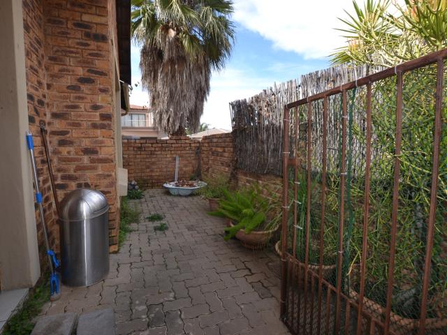 Townhouse for sale in Vosloorus, Gauteng