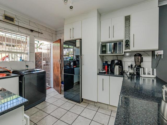 Townhouse for sale in Nooitgedacht, Gauteng