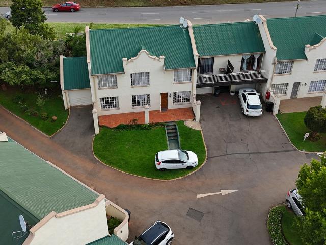 Townhouse for sale in Nooitgedacht, Gauteng