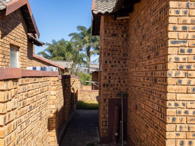Townhouse for sale in Nooitgedacht, Gauteng