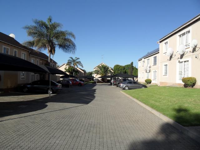 Townhouse for sale in Vosloorus, Gauteng