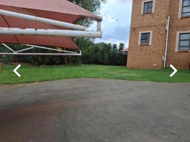 Townhouse for sale in Vosloorus, Gauteng